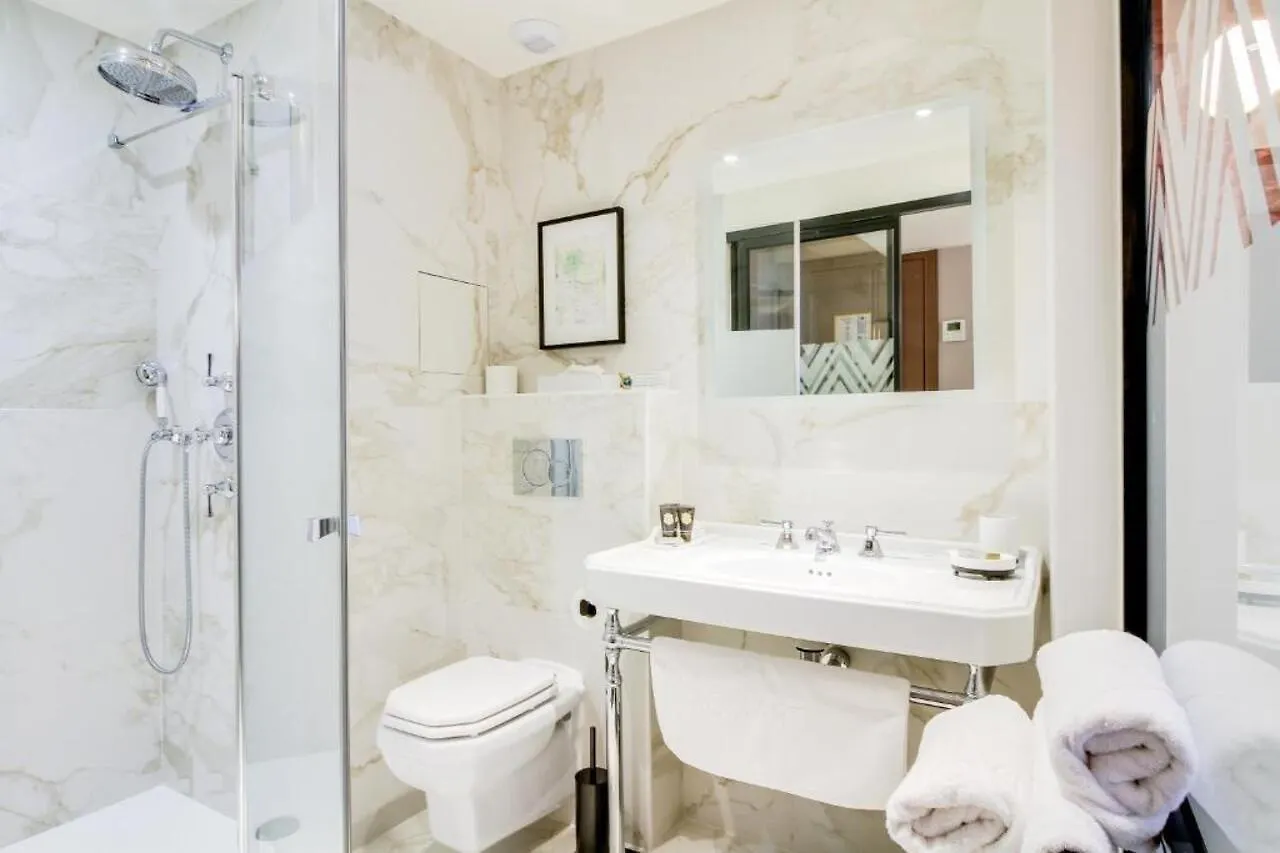 Mom'art Hotel 4*